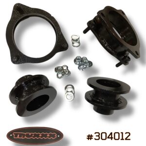 Product photo of Truxxx kit #304012 for 2024–2026 Kia Seltos FWD and Hyundai Kona FWD. Features 1.5-inch front and 1.5-inch rear lift spacers manufactured from laser-cut North American Mill Certified Steel. Includes a durable corrosion-resistant coating and high-tensile Grade 10.9 hardware for a 100% bolt-on installation.